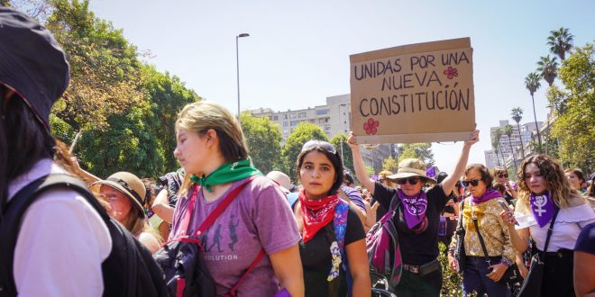 Plebiscito en Chile: «Estamos convencidas que puede ser una Constitución menos fascista y más consagradora de derechos»